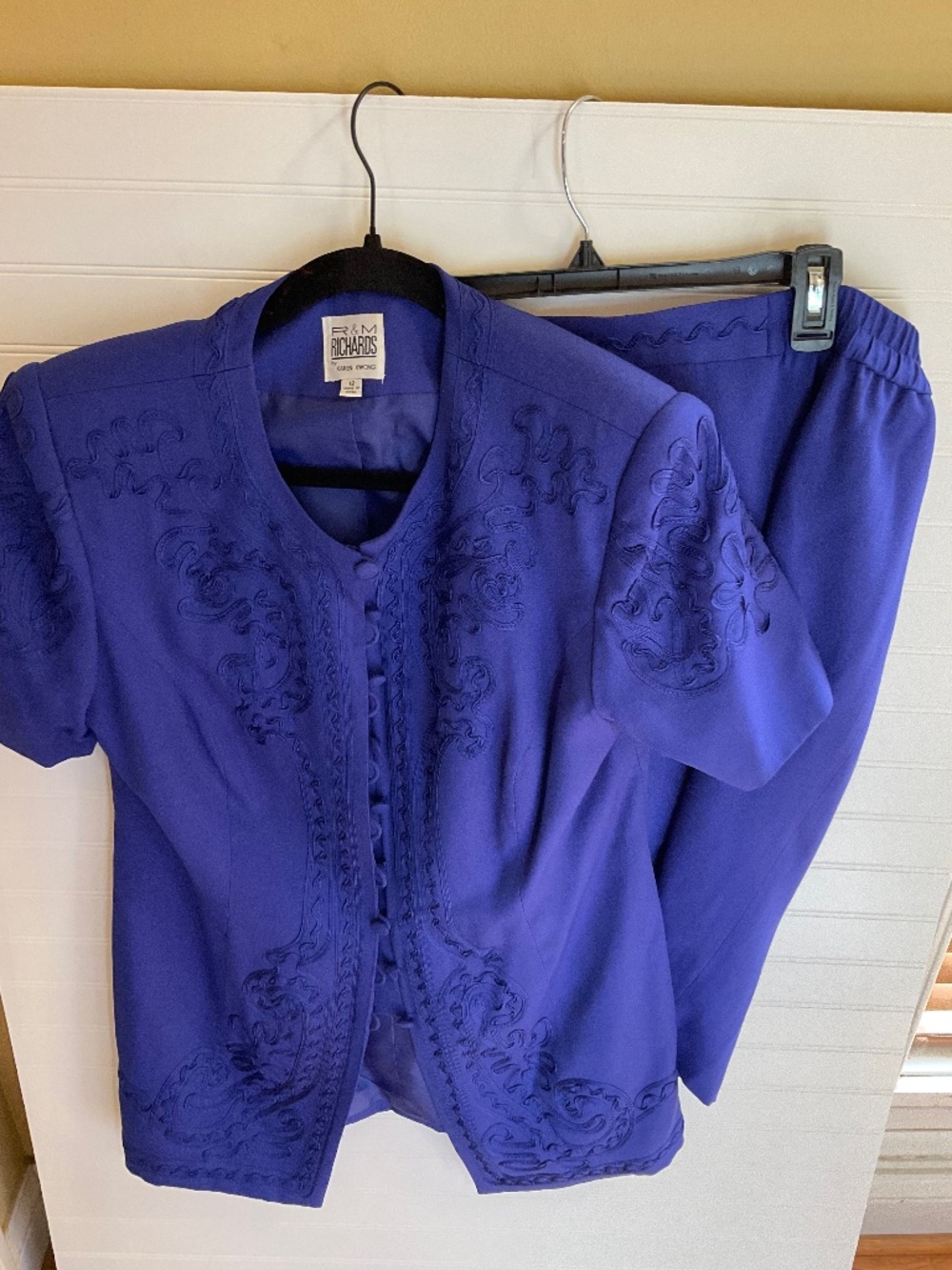 Vintage R&M Richards Karen Kwong Embroidered Blouse & Skirt Size: 12 Pre Owned